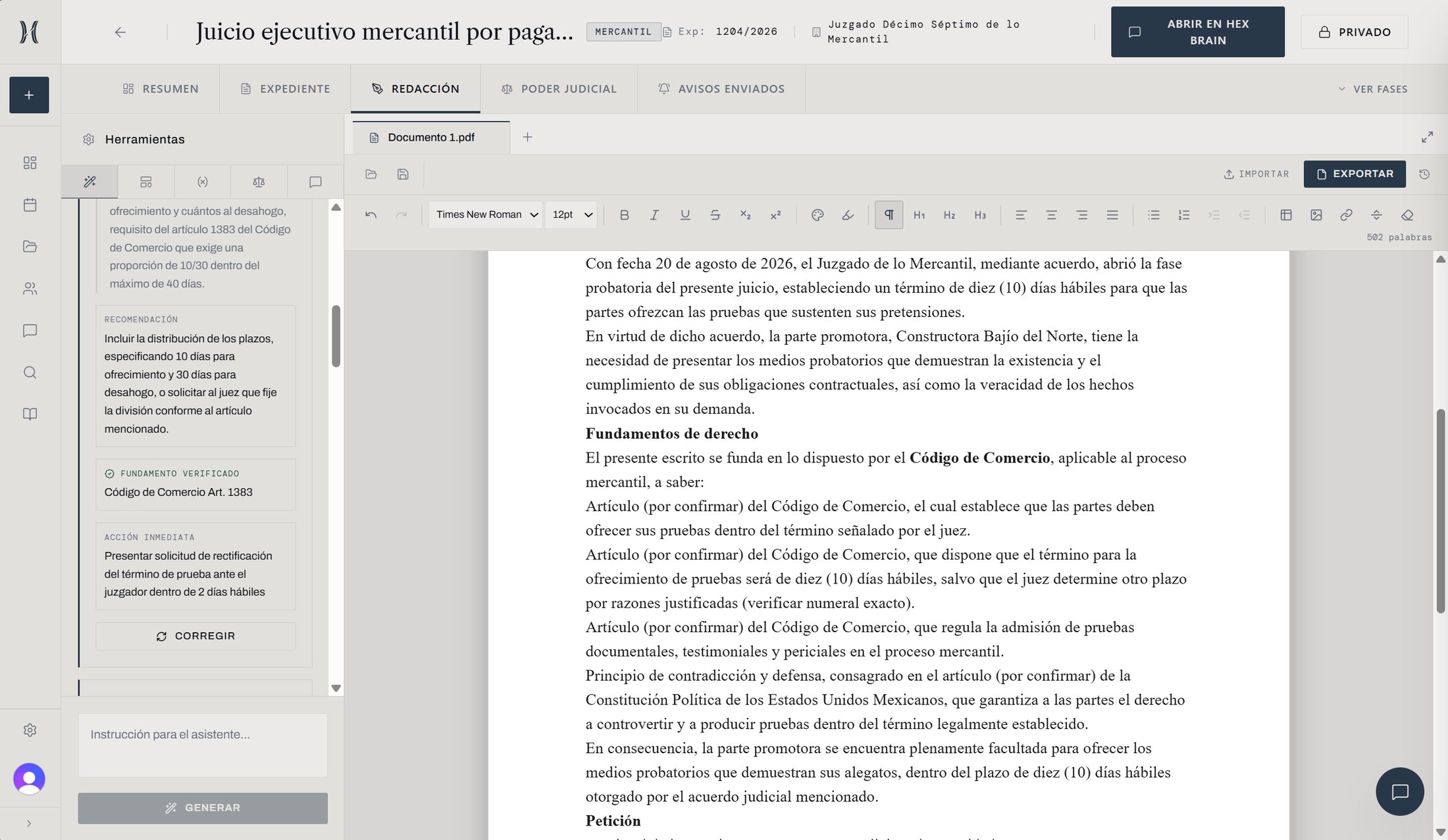 Editor de HEX con un escrito abierto y el panel de análisis de riesgos a la izquierda: un hallazgo crítico sobre la distribución de plazos de ofrecimiento y desahogo, su recomendación, el fundamento verificado del artículo 1383 del Código de Comercio y la acción inmediata a realizar